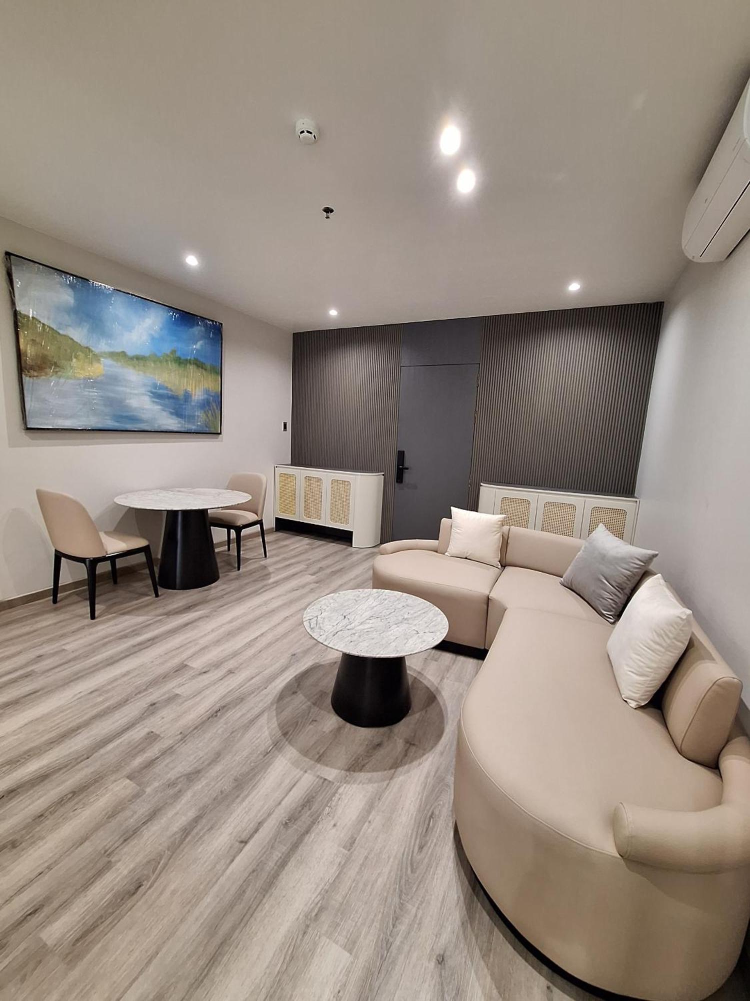 Mcgallery Art - Lucky Residence Suite'S & Apartments ホーチミン市 エクステリア 写真